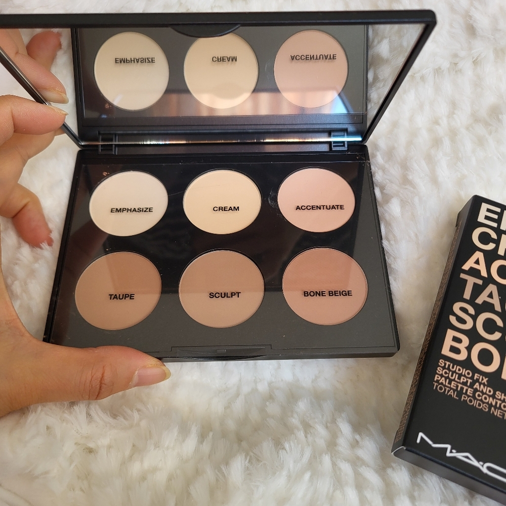 MAC  STUDIO FIX SCULPT AND SHAPE CONTOUR PALETTE -LIGHT/MEDIUM-